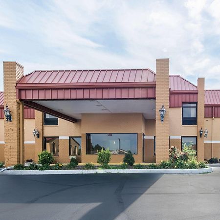 Cardinal Inn & Suites Манси Экстерьер фото