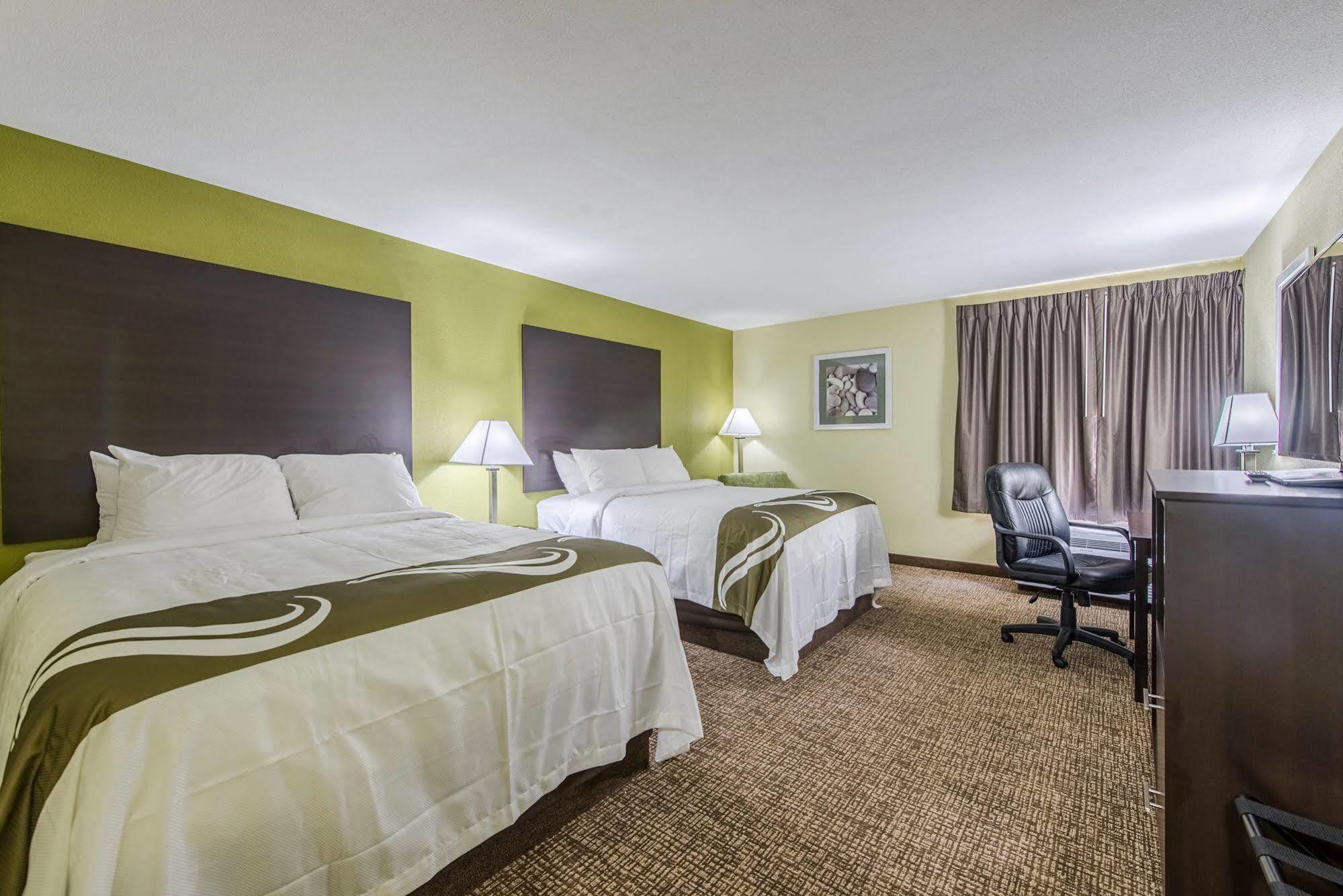Cardinal Inn & Suites Манси Экстерьер фото