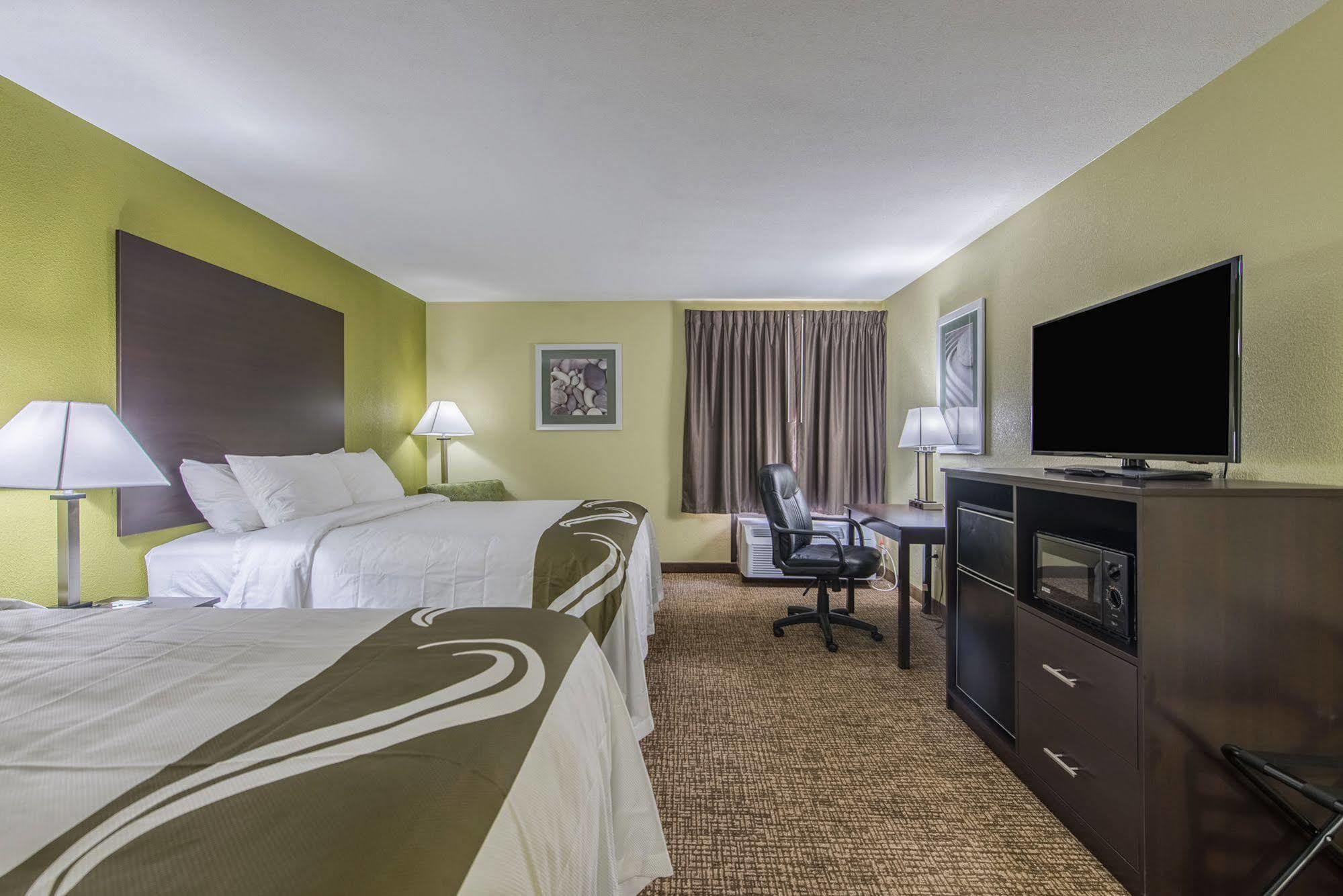 Cardinal Inn & Suites Манси Экстерьер фото