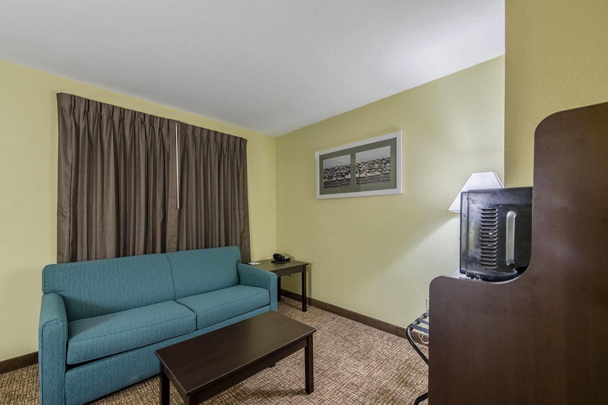 Cardinal Inn & Suites Манси Экстерьер фото